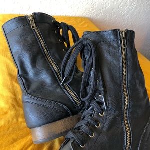 Combat boots